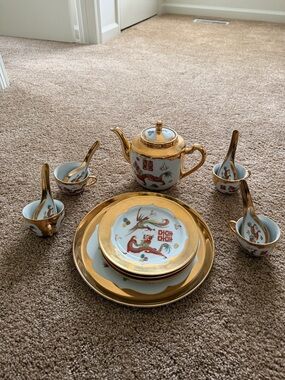 Gold-Trim Porcelain Tea Set with Dragon Motif - White and Gold
